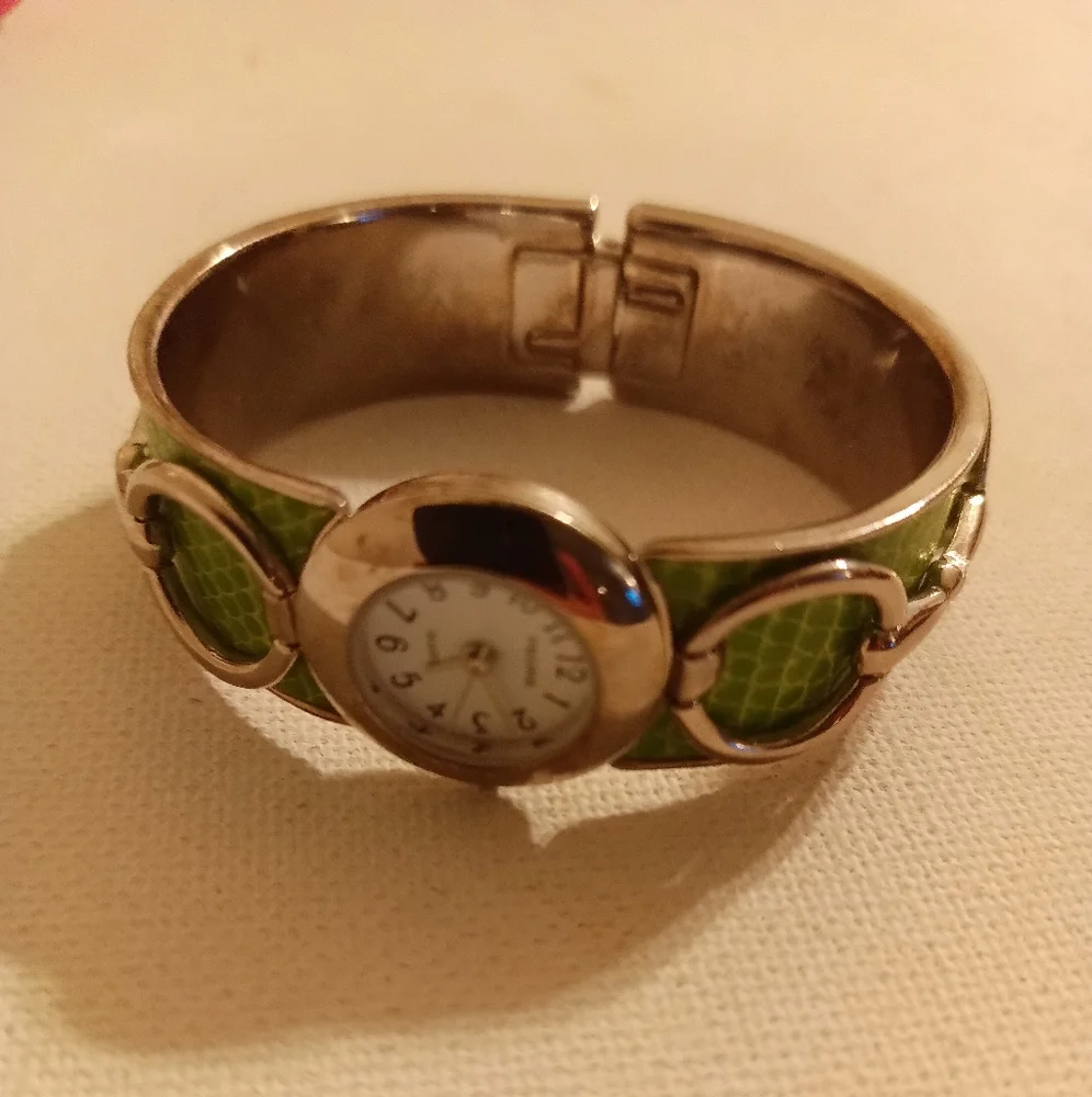 Vintage Pedre lime alligator skin look green cuff watch derby style